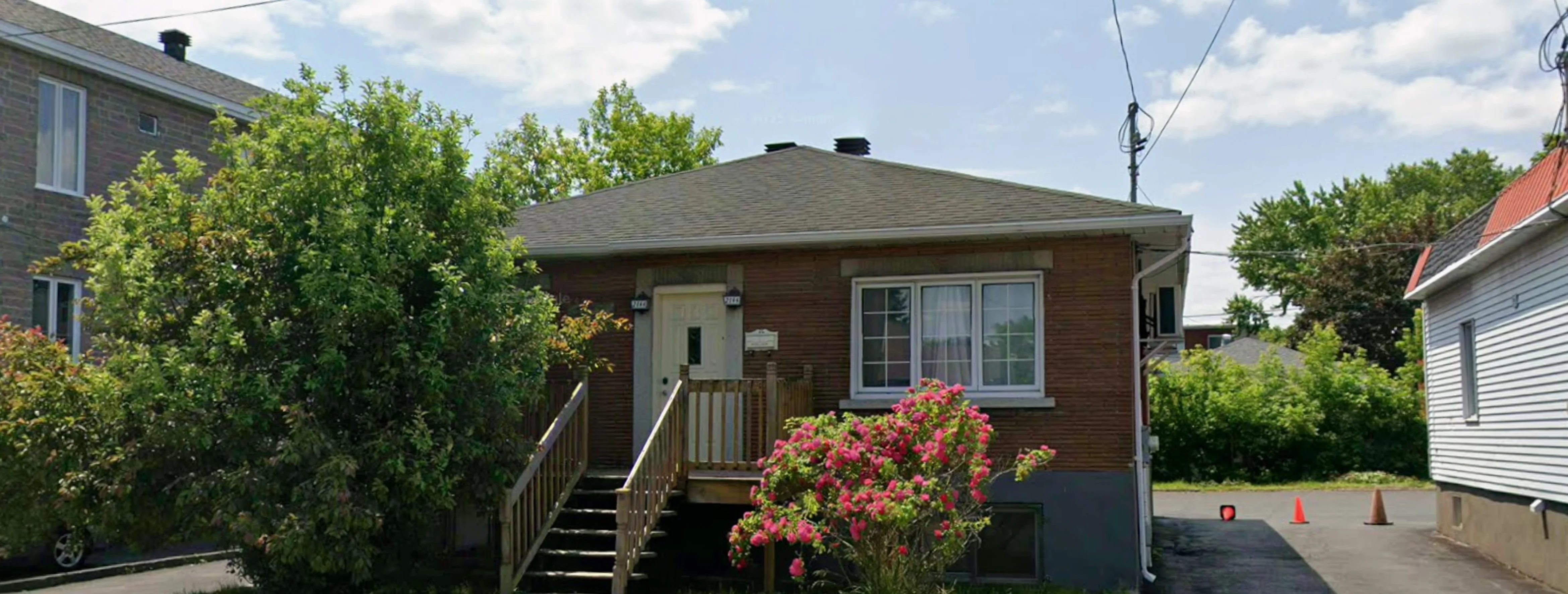 Exterior view of Jamia Islamia Longueuil building